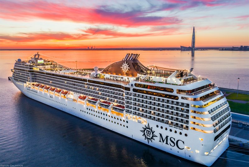 Круизный лайнер MSC