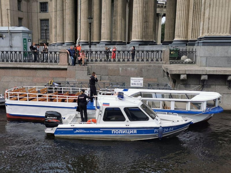 Речной трамвайчик в Санкт-Петербурге