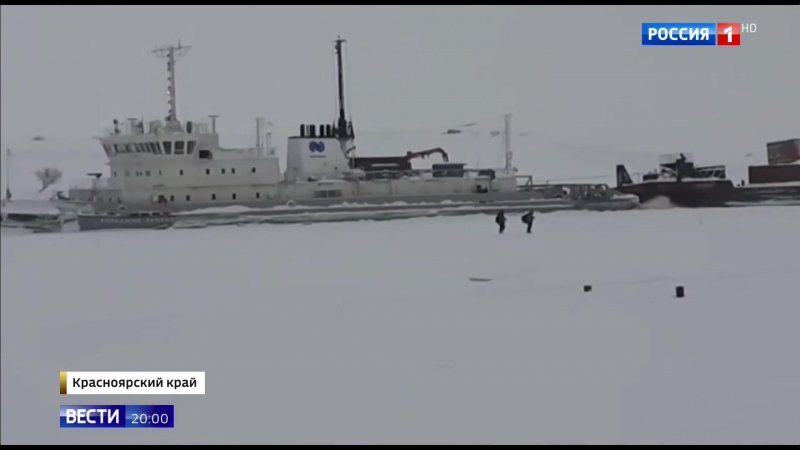 Ледокол на Енисее Авраамий Завенягин