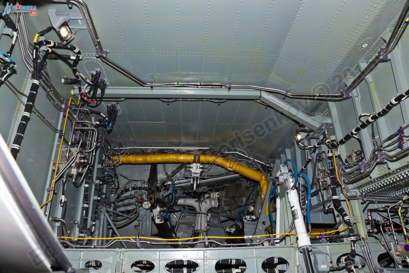 Sukhoi Superjet 100 внутри