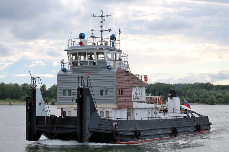 Буксир толкач РТ 690