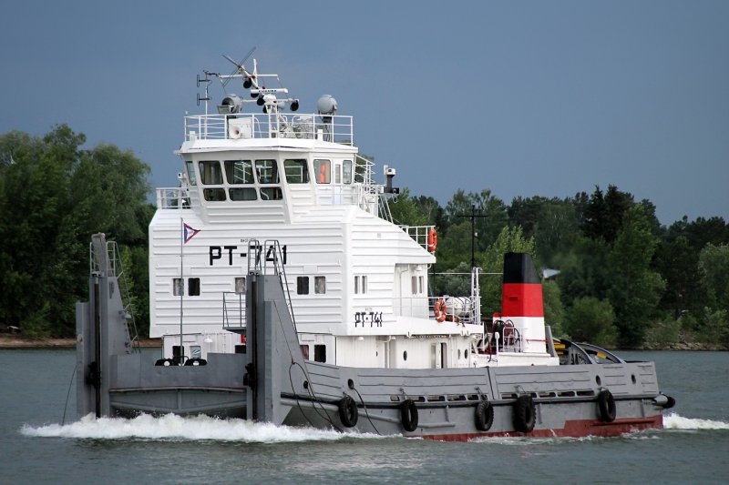 Буксир толкач РТ 690