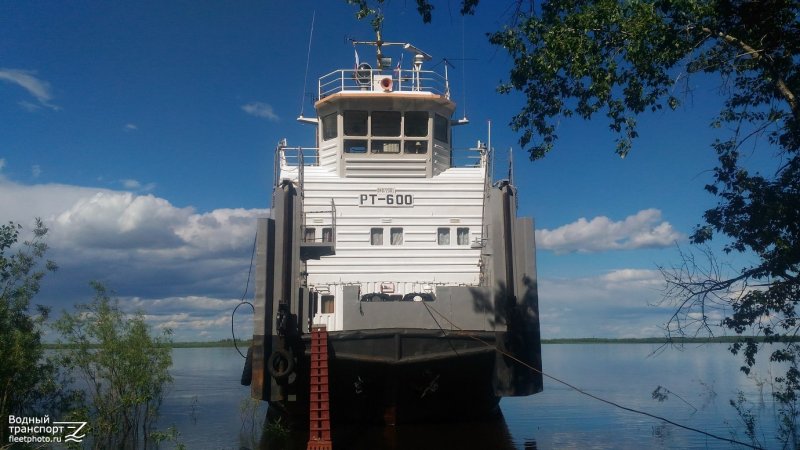 Теплоход РТ 600