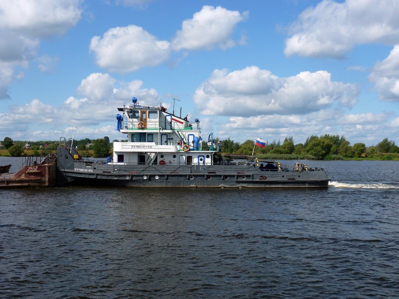 Теплоход толкач буксир Речной
