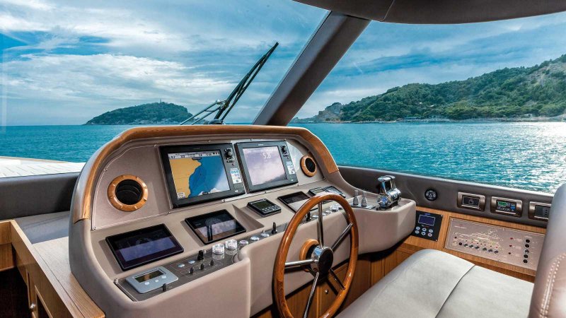 Mochi Craft Dolphin 64 Cruiser - моторная яхта - Яхтотека.ру