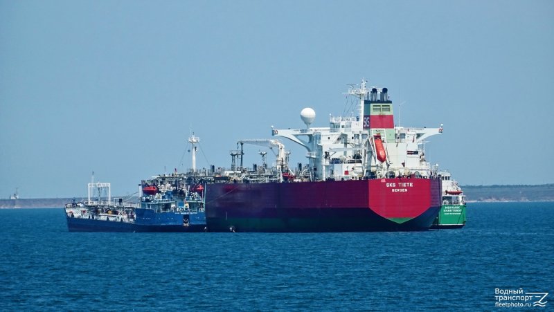 Морской буксир толкач