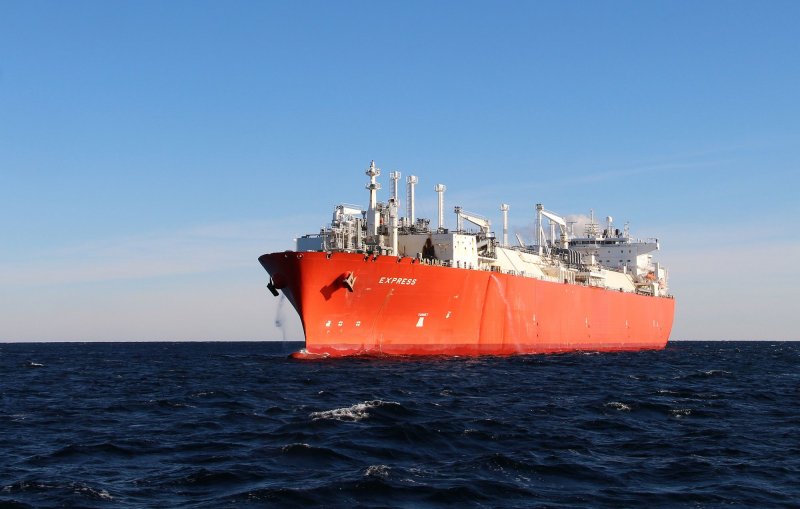 Плавучий регазификационный терминал "Маршал Василевский"