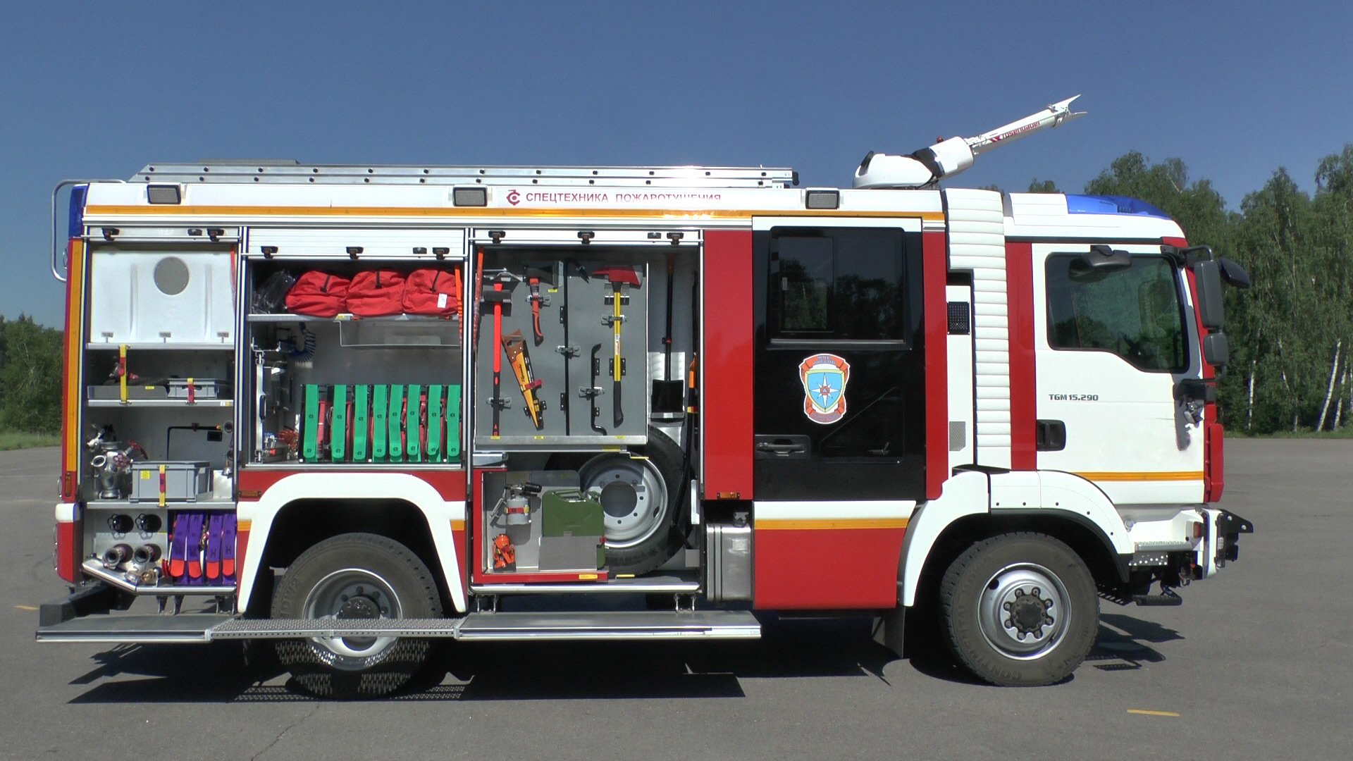 Специальный пожарно технический автомобиль. Автоцистерна пожарная АЦ 2,0-40/2 на шасси Isuzu nqr75p. Man TGM АЦ 3,2-40/4. Розенбауэр КАМАЗ АЦ 3,2 -40/4. АЦ 3.2 40/4 КАМАЗ ПТВ.