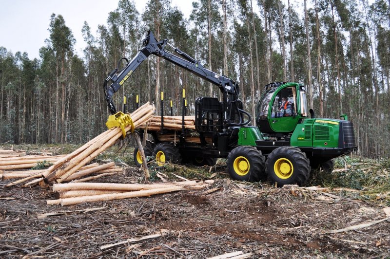 John Deere 1210g