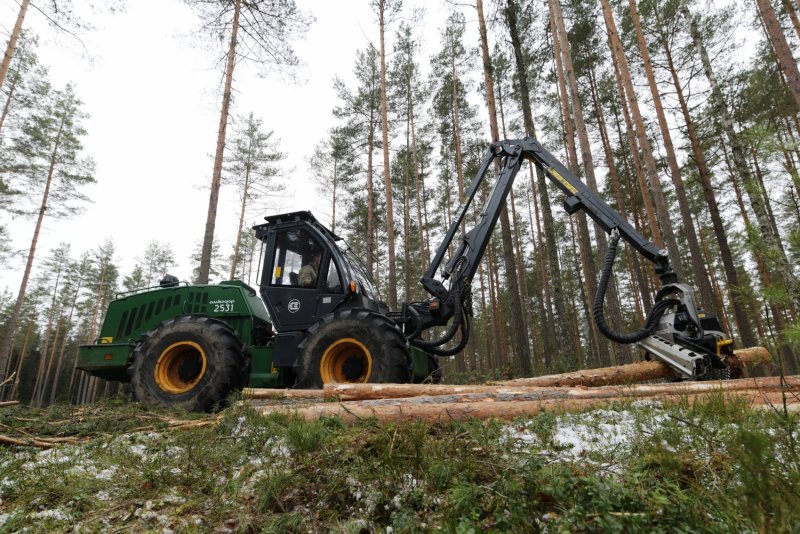 Форвардер John Deere 810e mesera