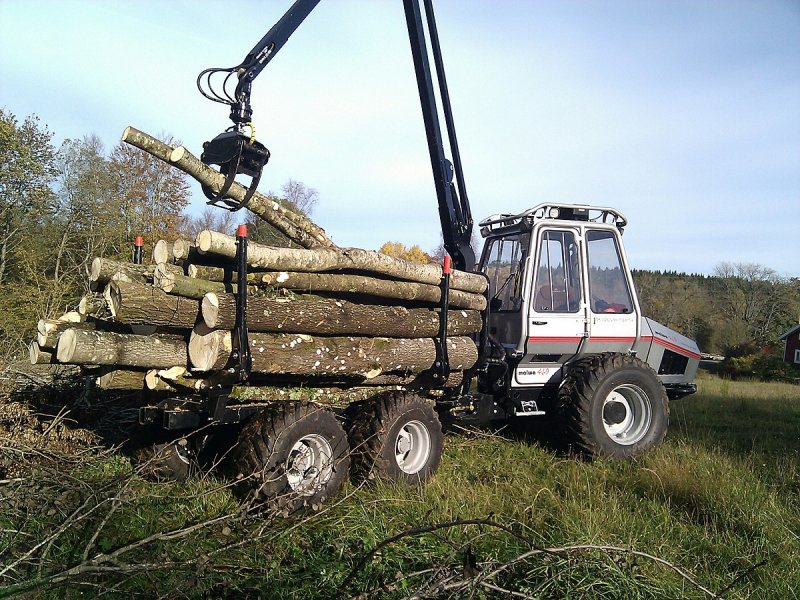 Kinetic 8x8 форвардер