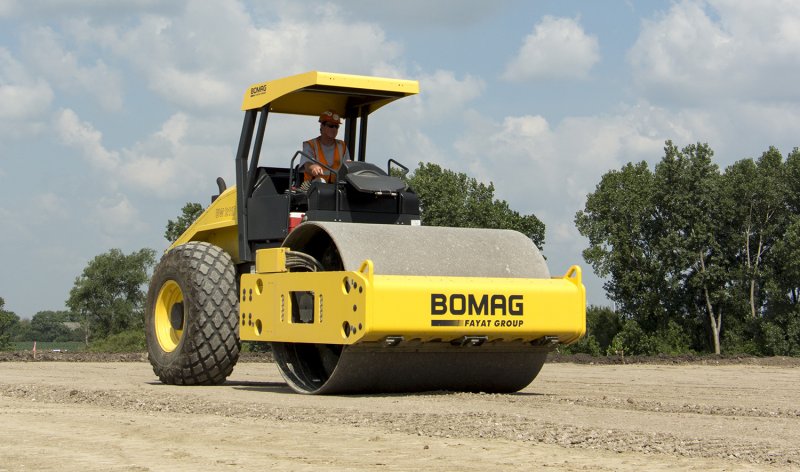Каток Bomag BW 211 D-4