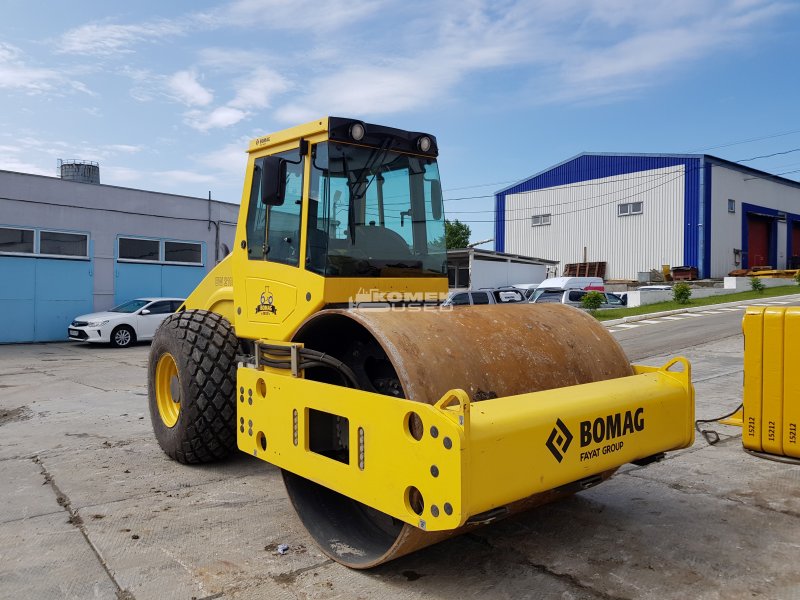 Каток Bomag 211 d