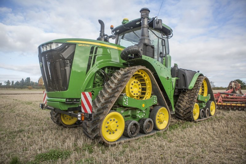 Трактор John Deere 8rx