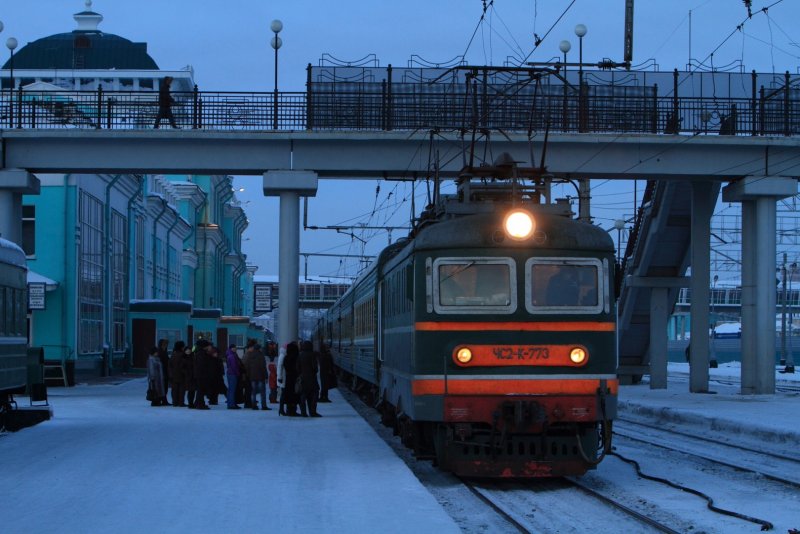 Пригородный поезд