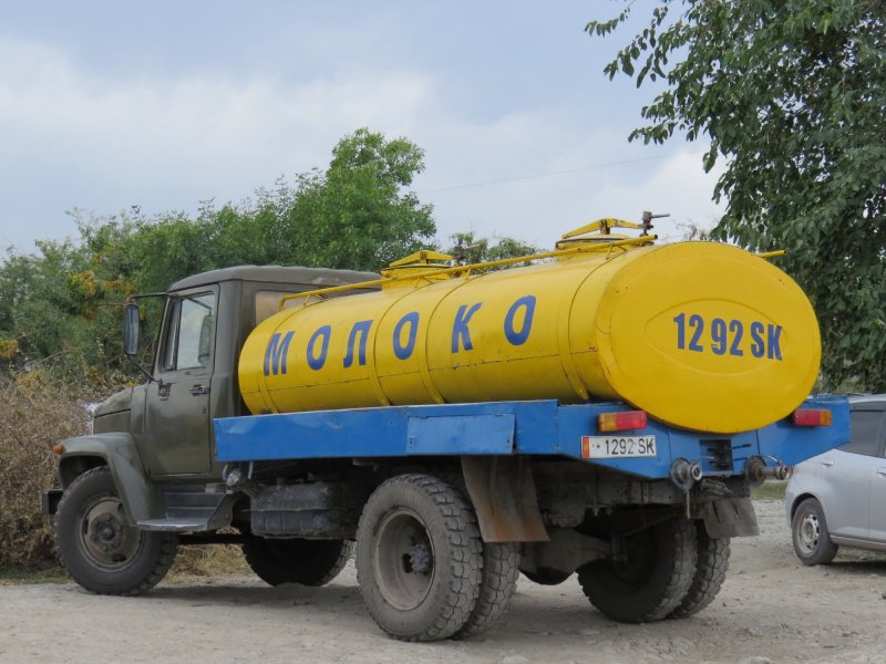 УАЗ профи молоковоз 1500
