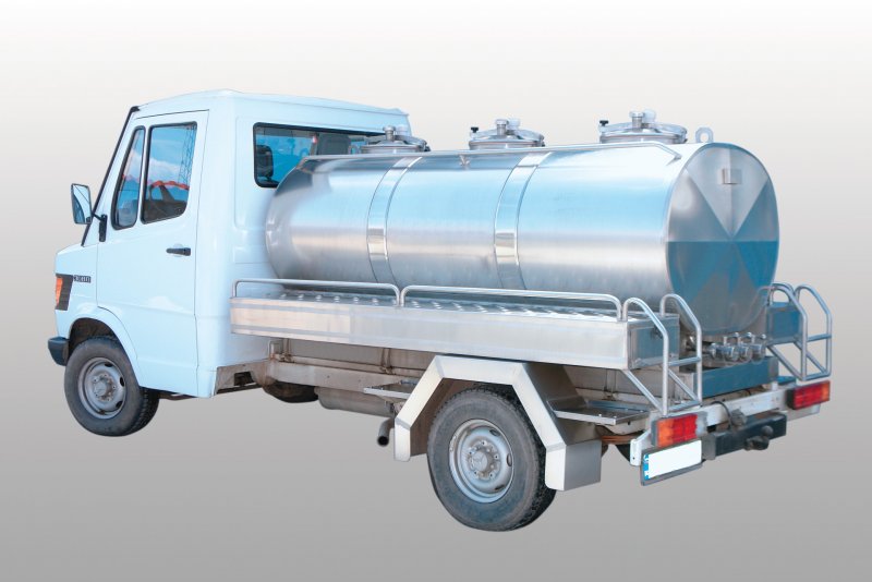 ГАЗ-3307 молочная цистерна