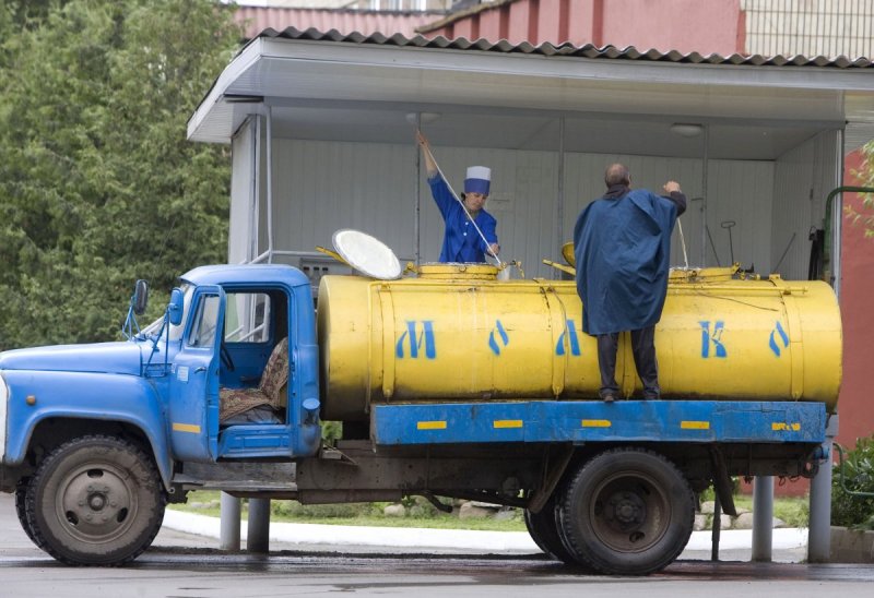 Газон 53 молоковоз