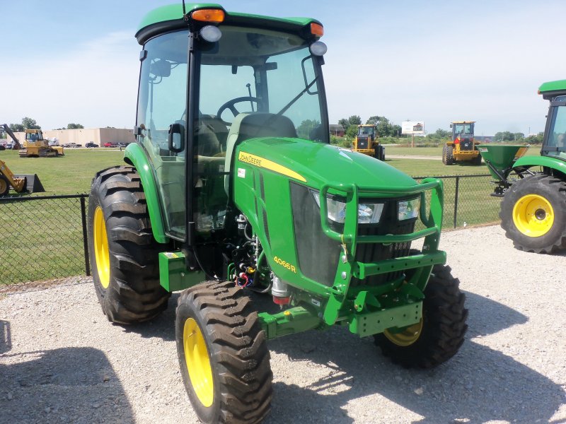 John Deere Gator 6x4