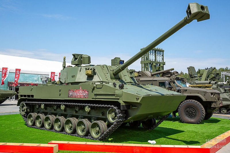 Тягач-буксировщик БЕЛАЗ-74306