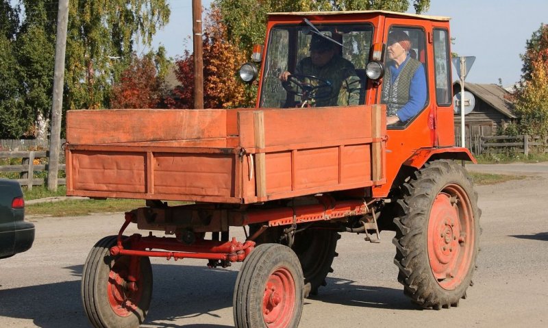 Трактор шассик т-16