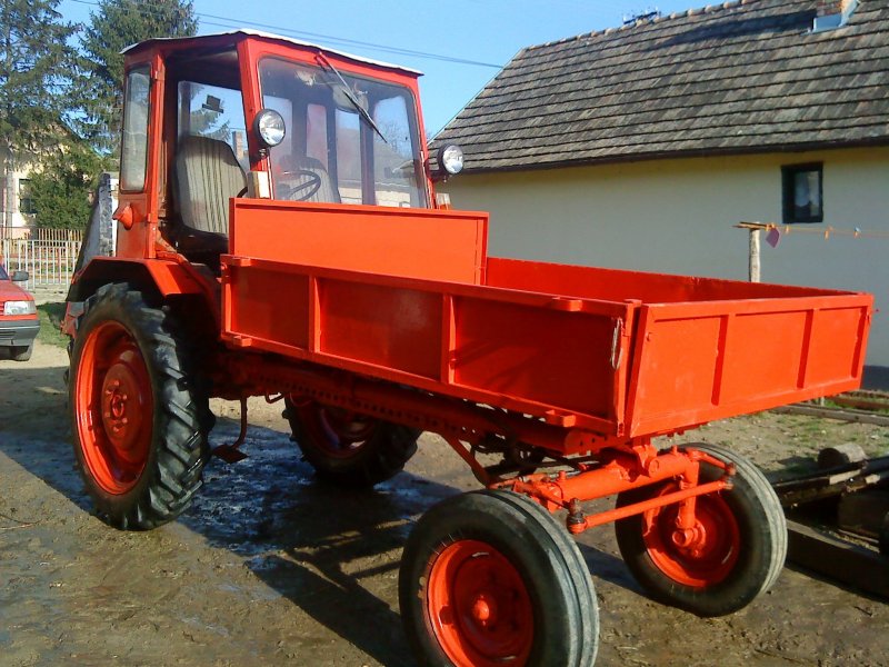 Самоходное шасси т-16м