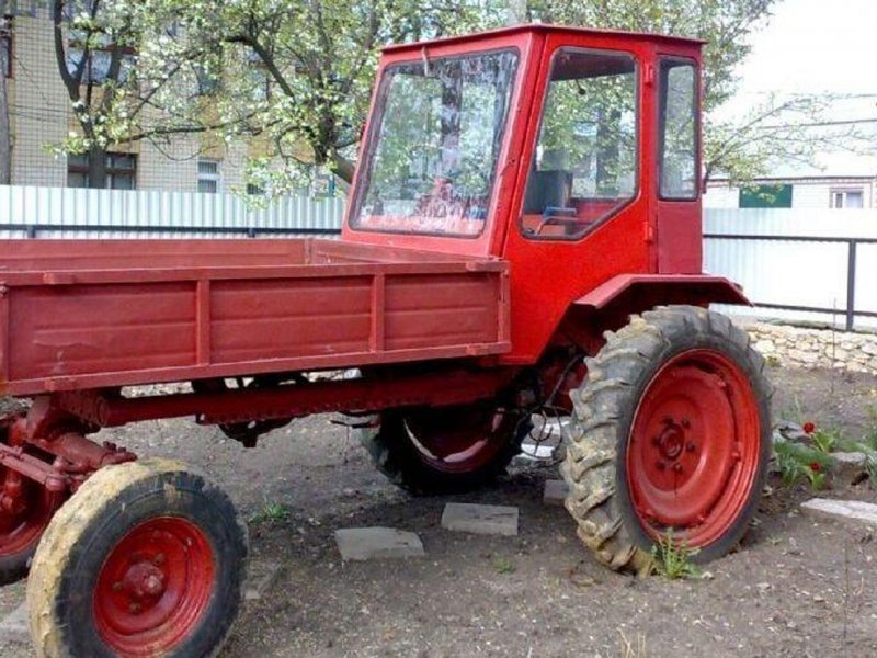 Трактор шассик т-16