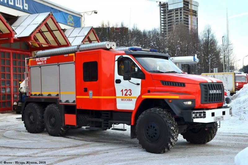 Автоцистерна пожарная АЦ 2,0-40/2 на шасси Isuzu nqr75p