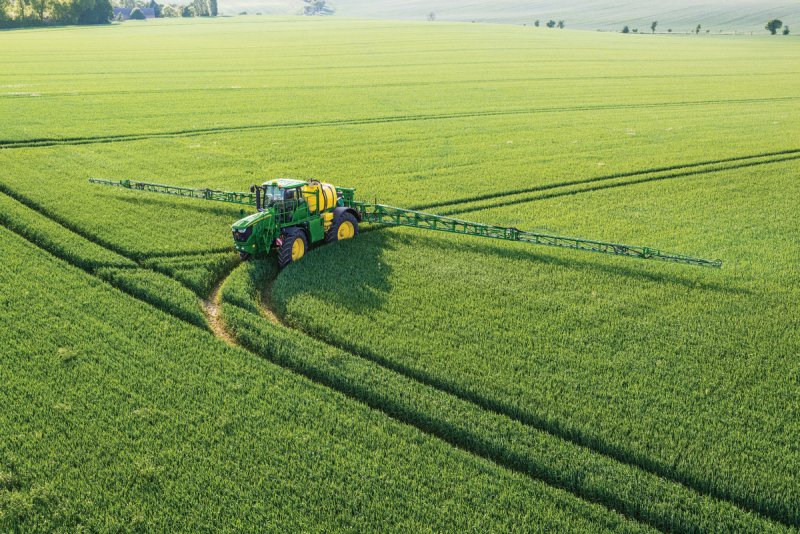 John Deere распыление