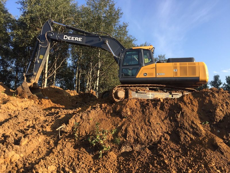 John Deere e360 LC