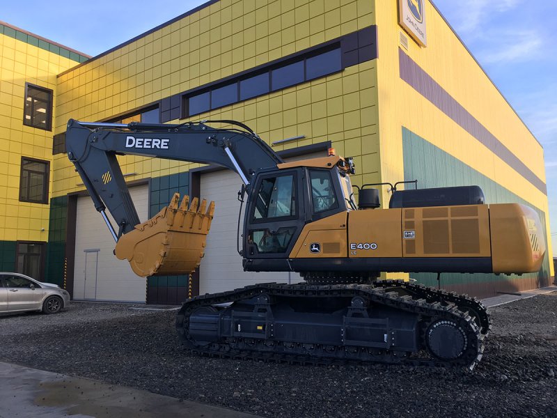 Экскаватор John Deere e210