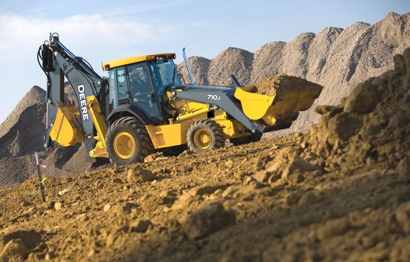 Экскаватор John Deere e210