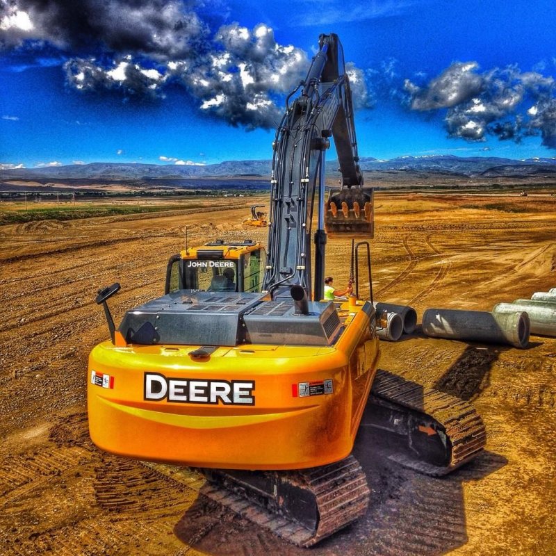 Экскаватор-погрузчик John Deere 325k