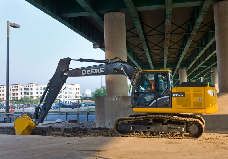 Экскаватор-погрузчик JD 315sk