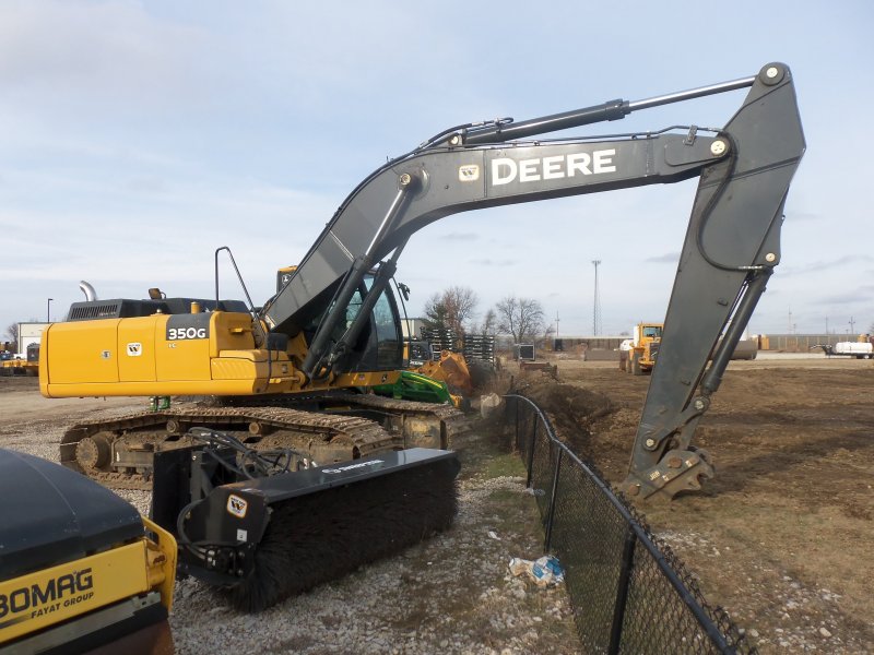 Экскаватор John Deere e330lc