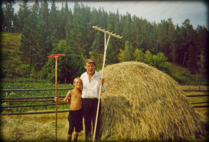Дети на сенокосе