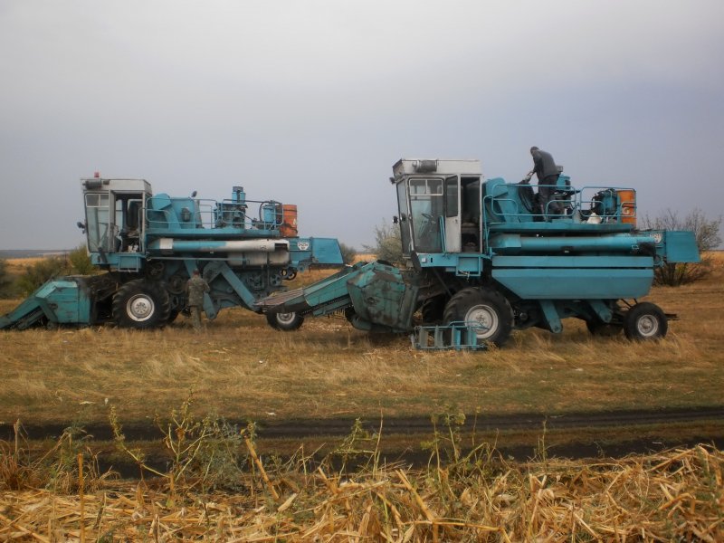 Зерноуборочные комбайны. СКД-6 "Енисей-1200"