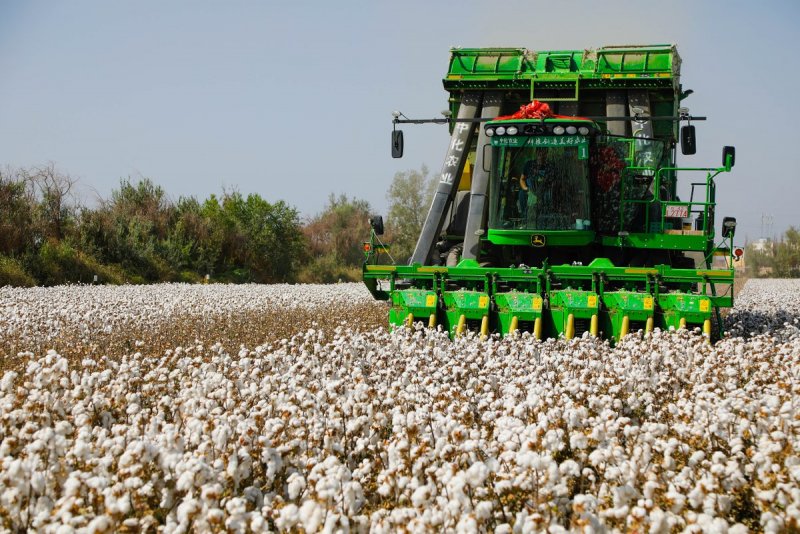 Хлопкоуборочный комбайн John Deere 7760