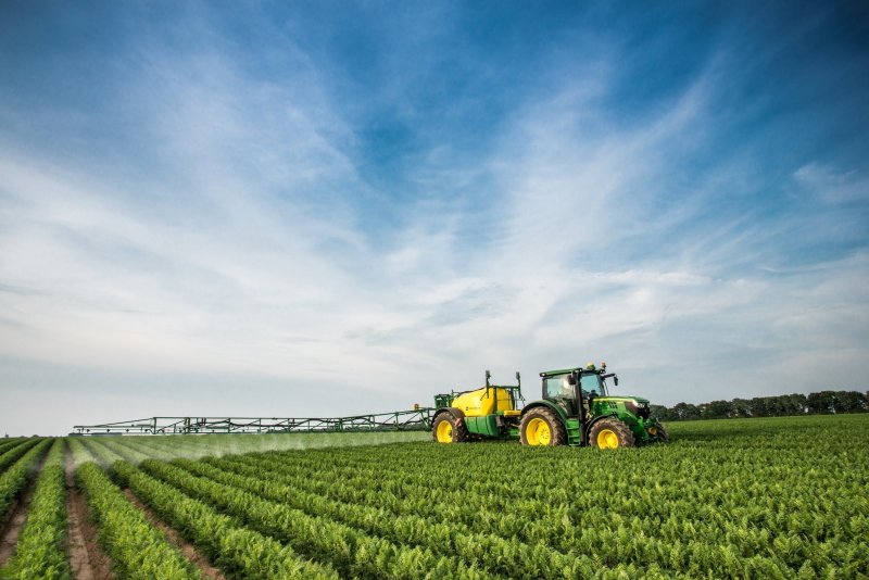 СХ техника John Deere в поле