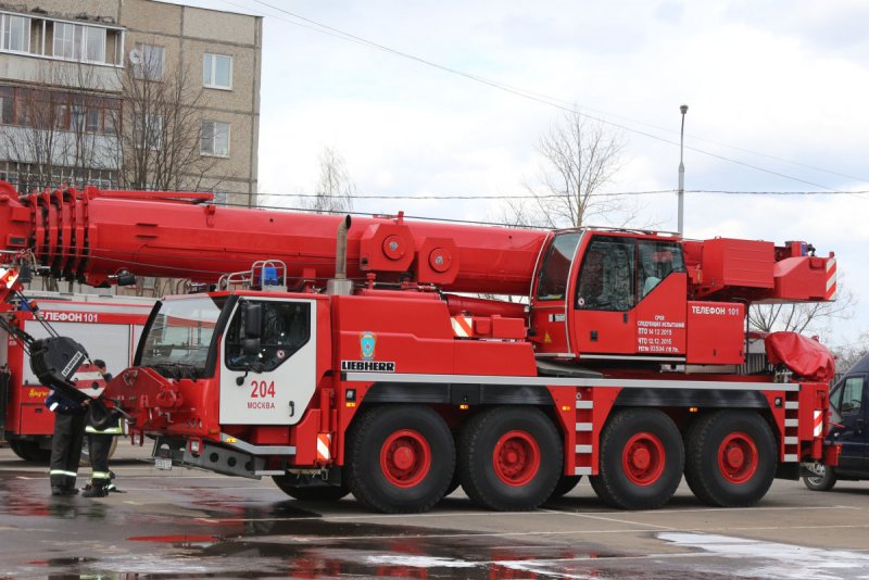 Пожарная машина аэропорта Rosenbauer Panther