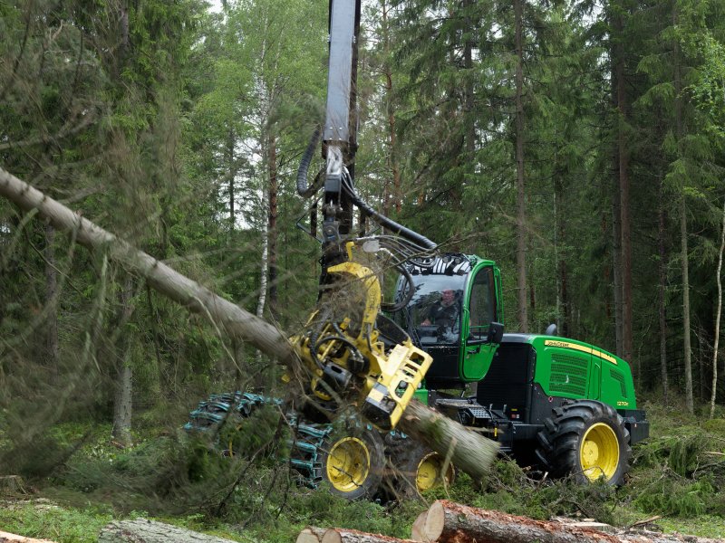 Форвардер John Deere 1270g,