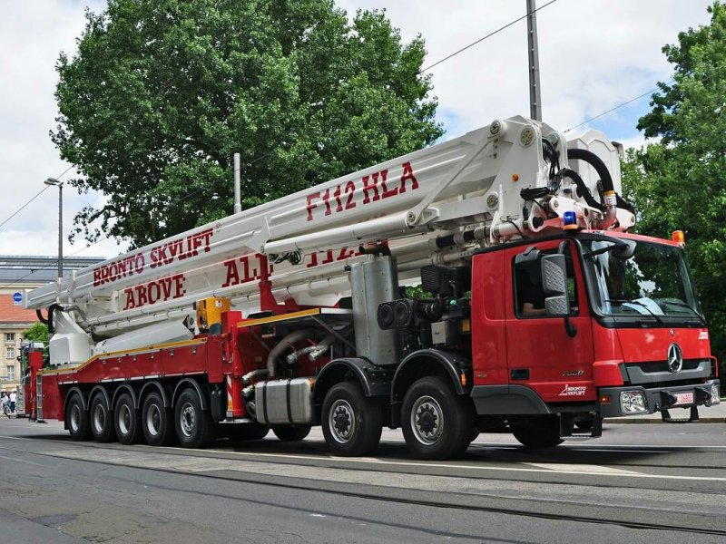 Ножничный подъемник JLG 2630es