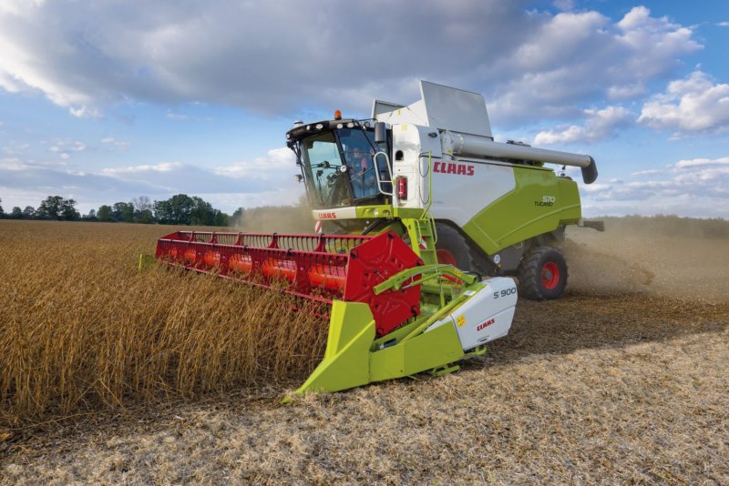 Зерноуборочный комбайн CLAAS Lexion 670,