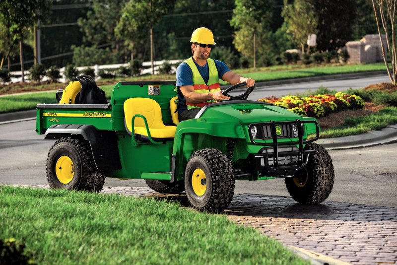 John Deere 825i XUV Gator
