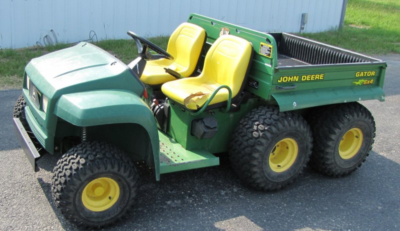 John Deere Gator 4x2