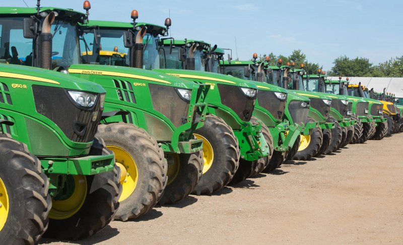 John Deere 5620