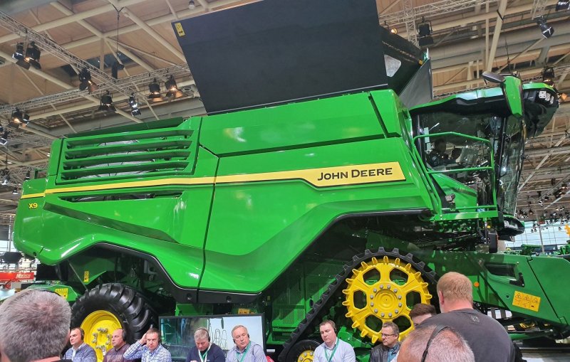 Комбайн John Deere x9