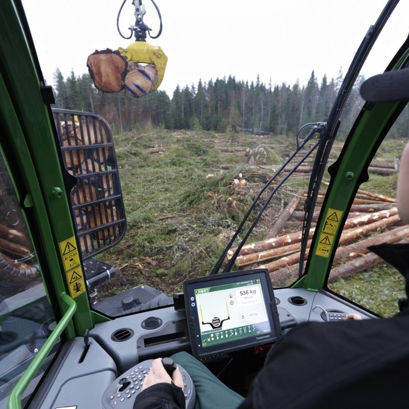 Кабина харвестера John Deere