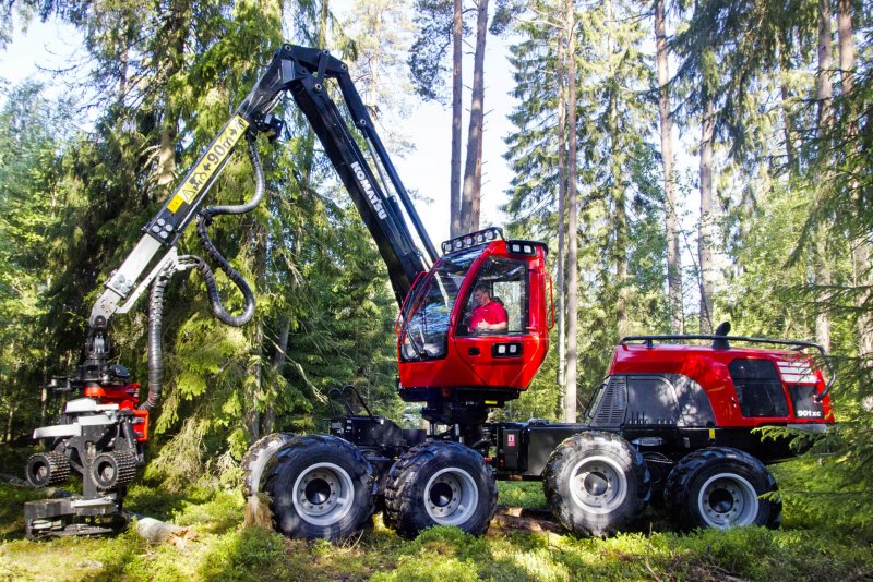 Колесный харвестер John Deere 1070g