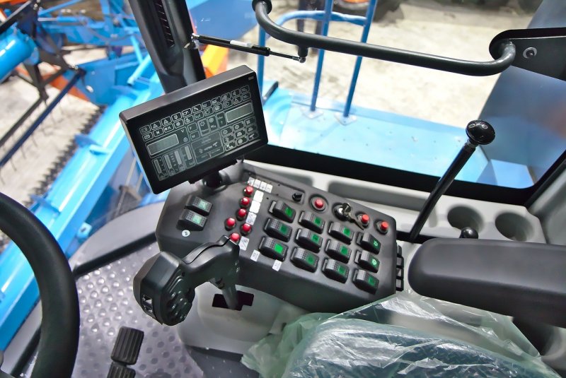 Харвестер Джон Дир 1270g
